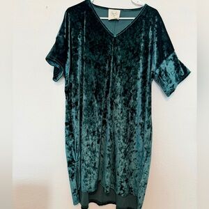 Fantastic Fawn Women's Short Sleeve Velvet Dress